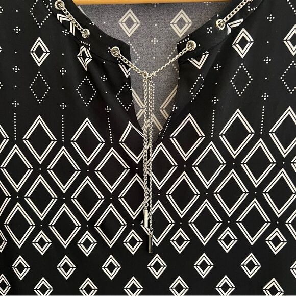 😊 3/$30 Rafaella Sz M Blouse 3/4 Length Sleeves V Neck Black with White Design - Picture 5 of 10